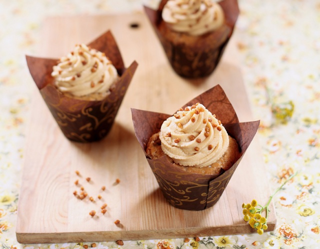 peanut butter cupcakes with frosting