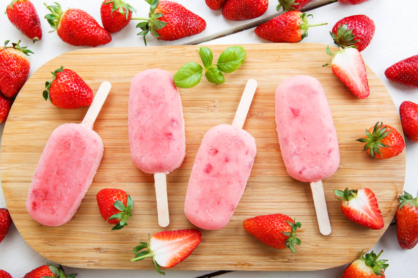 Berry popsicles 
