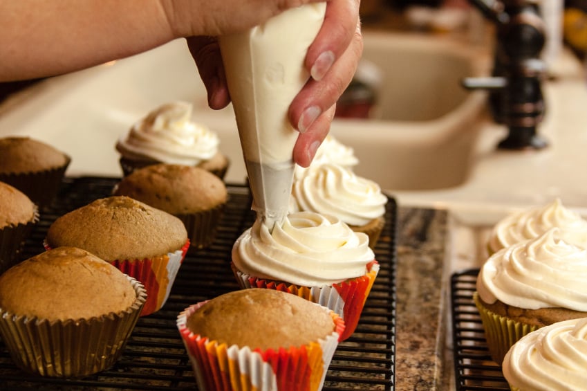 Frosting cupcakes