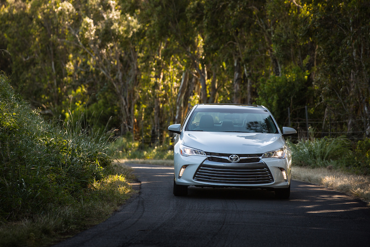 2015_Toyota_Camry_XLE_007