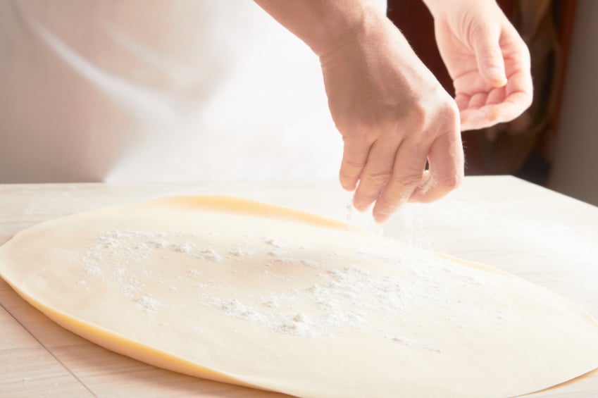 forming pizza dough
