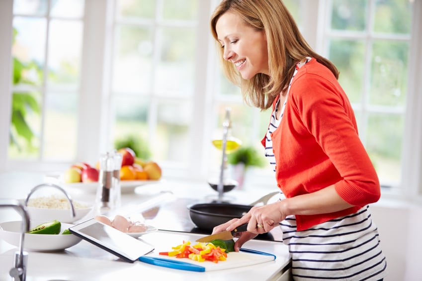 woman chopping vegetables
