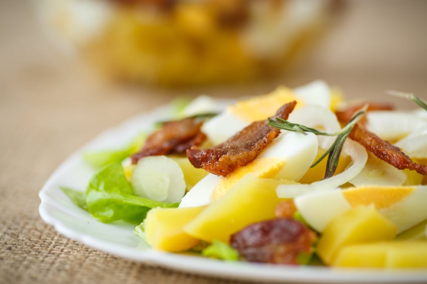 Potatoes with soft eggs and bacon vinaigrette 