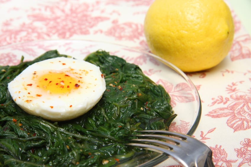 Spicy eggs with kale