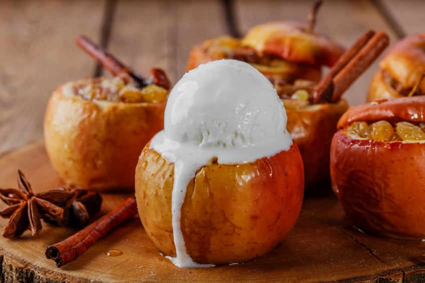 baked apples with cinnamon and ice cream
