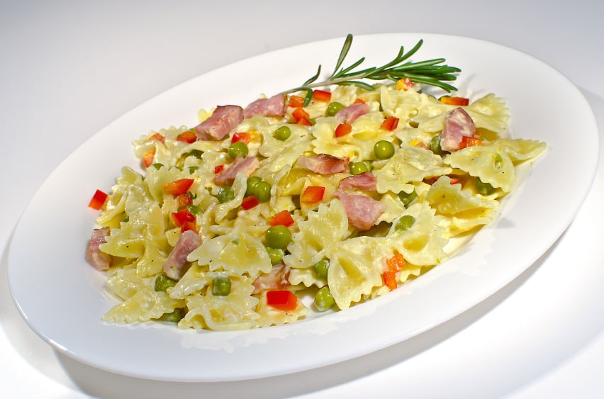 Pasta with peas and ham