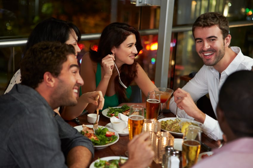 Αποτέλεσμα εικόνας για friends families eating