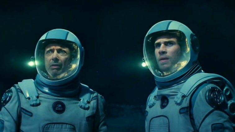 Jeff Goldblum and Liam Hemsworth in Independence Day Resurgence