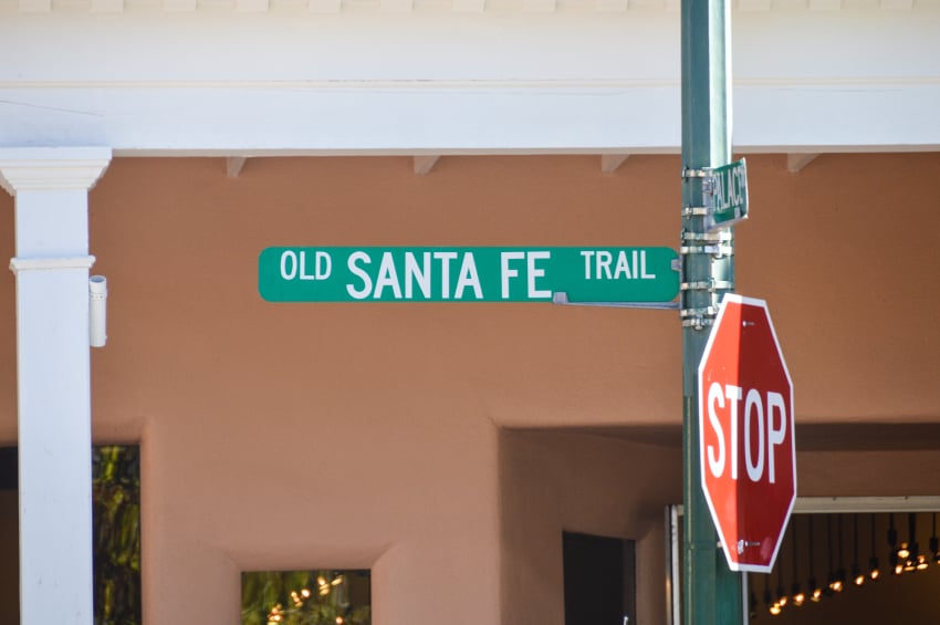 A street sign in Santa Fe, New Mexico