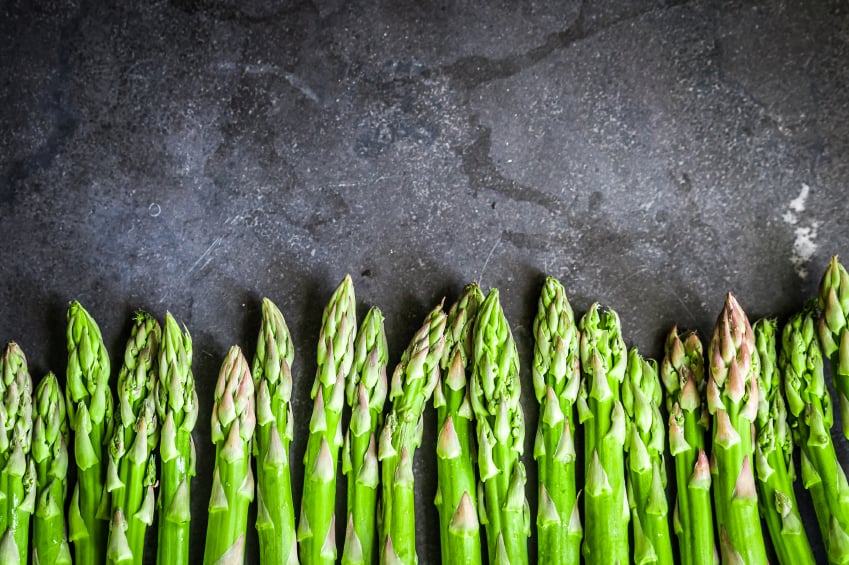 pile of fresh asparagus