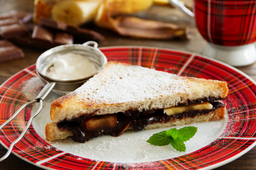 toasted chocolate and banana sandwich garnished with powdered sugar