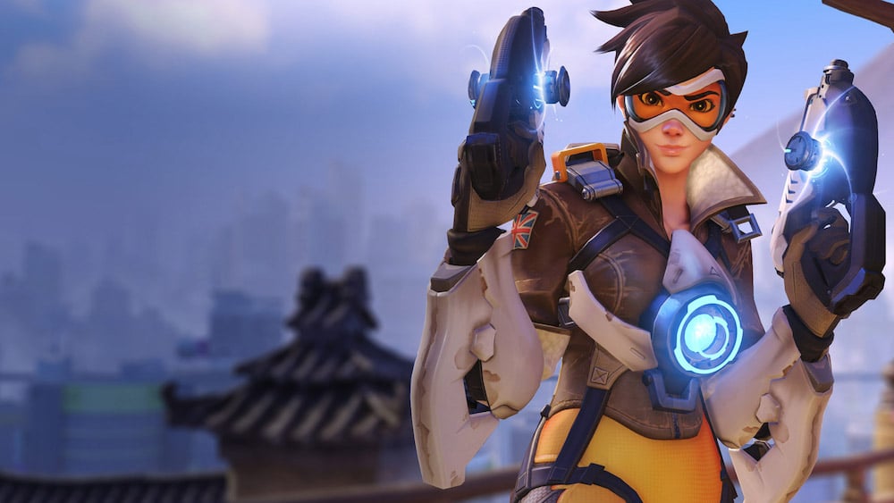 Tracer from 'Overwatch' stands with two pistols raised.