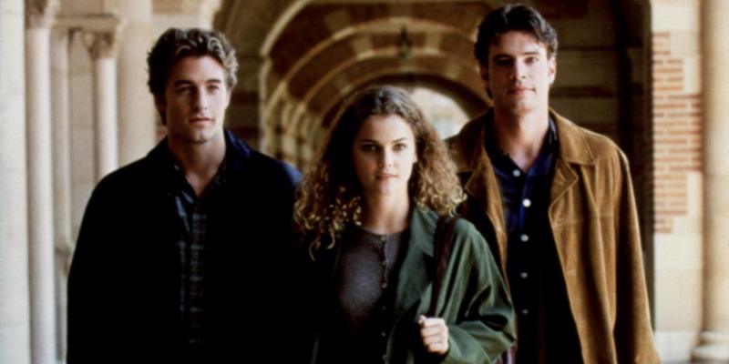 Scott Speedman as Ben Covington, Keri Russell as Felicity Porter, and Scott Foley as Noel Crane standing in front of an archway on Felicity
