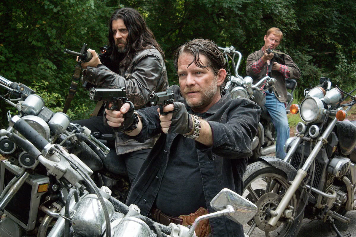 The saviors pull out their weapons in a scene from 'The Walking Dead'