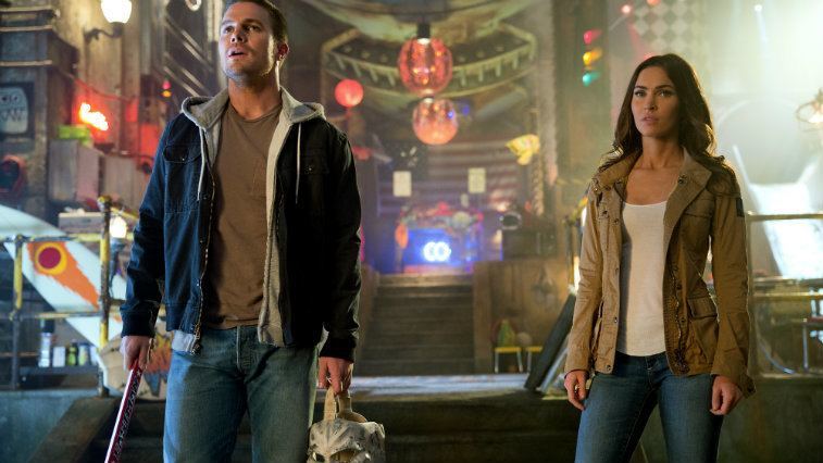 Stephen Amell and Megan Fox in Teenage Mutant Ninja Turtles Out of the Shadows