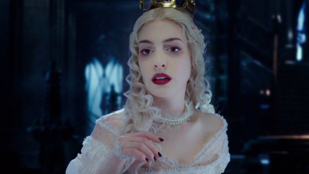 Anne Hathaway in Alice Through the Looking Glass