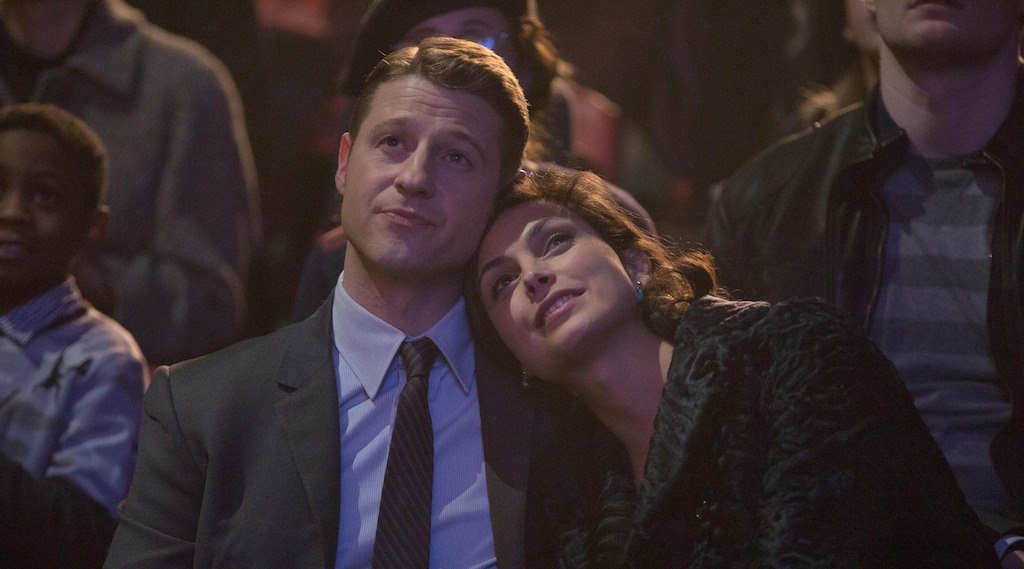 Morena Baccarin and Benjamin McKenzie