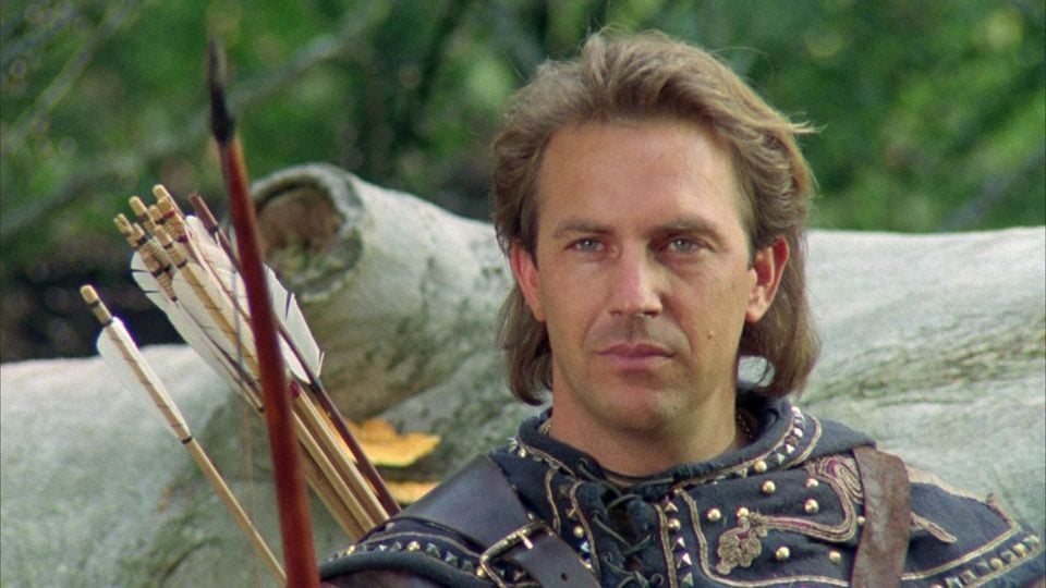 Kevin Costner with arrows in his pack in Robin Hood: Prince of Thieves