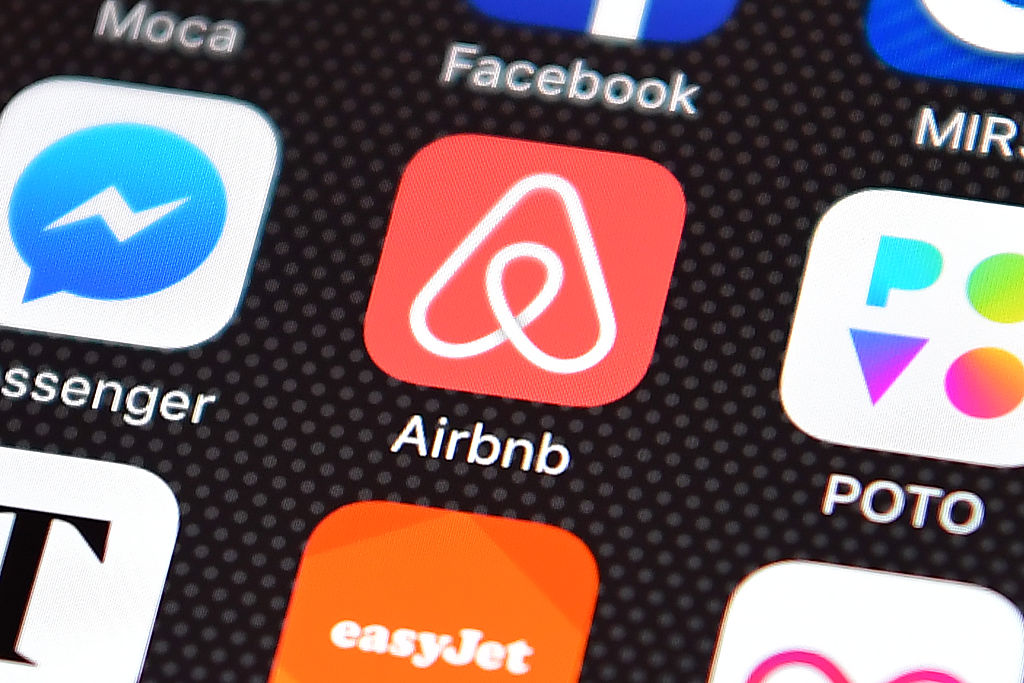 Airbnb app logo