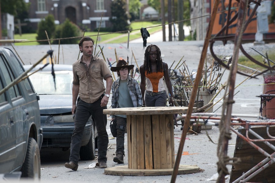 Rick Grimes (Andrew Lincoln), Carl Grimes (Chandler Riggs) and Michonne (Danai Gurira) encounter Morgan's traps in 'The Walking Dead' episode "Clear."
