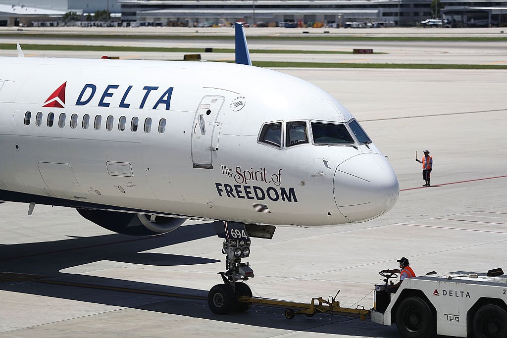 delta airlines jet
