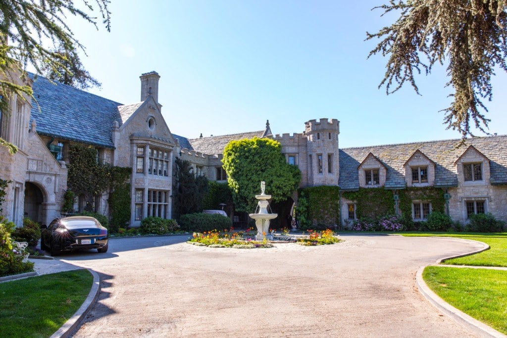 Hugh Hefner's Playboy Mansion has a circular driveway and a fountain in the entrance.