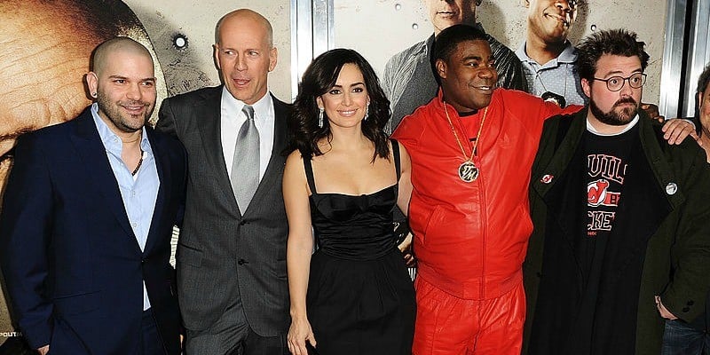 Guillermo Diaz, Bruce Willis Ana de la Reguera, Tracy Morgan, Kevin Smith are posing together for a picture on the red carpet.