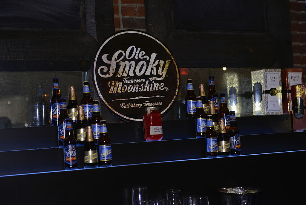 old smoky moonshine sign