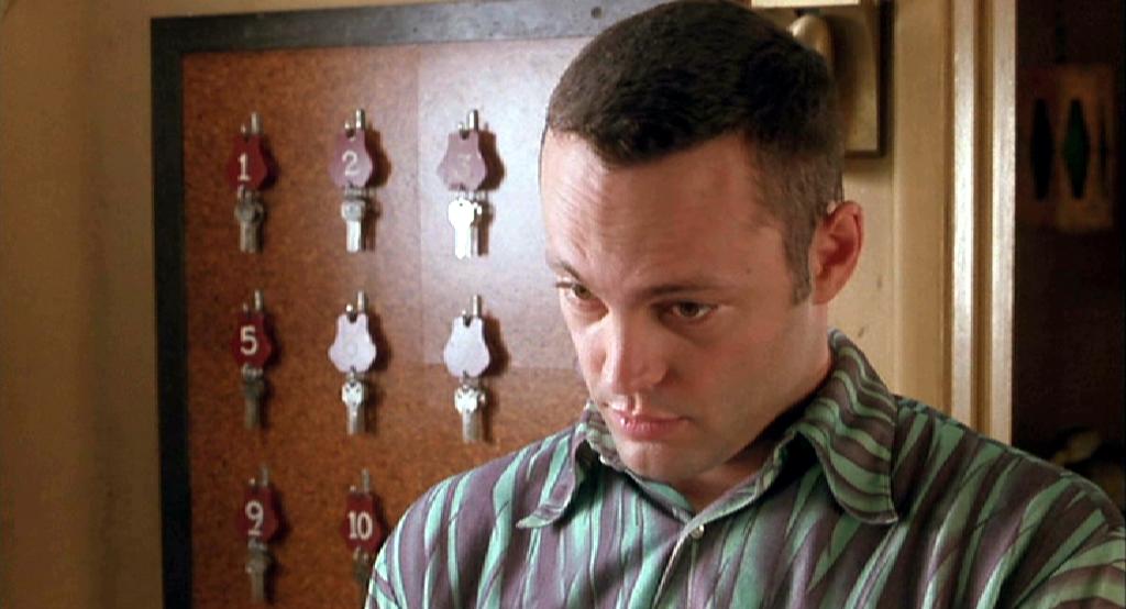 Vince Vaughn as Norman Bates looking down in front of a rack of keys in Psycho