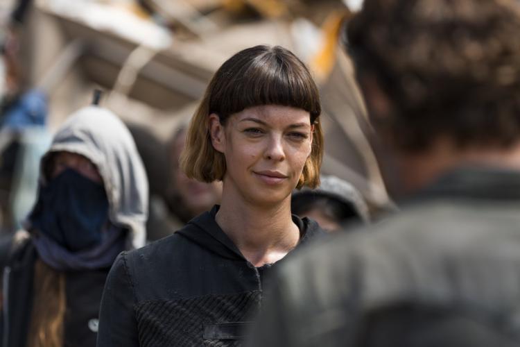 Jadis stands in front of her people in a scene from 'The Walking Dead' Season 7.