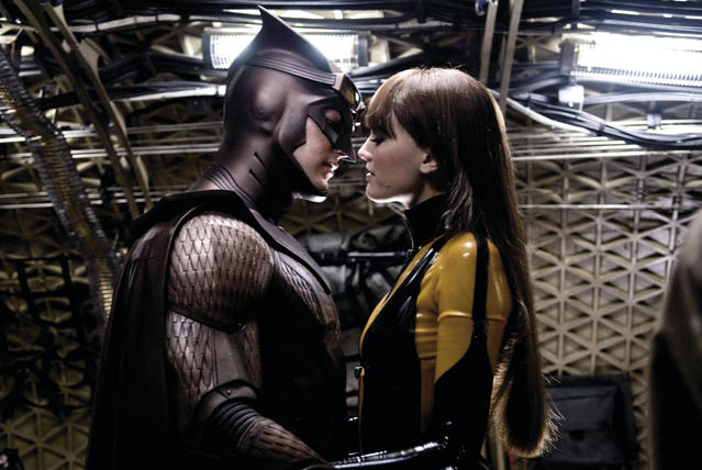 Patrick Wilson and Malin Ackerman kissing in Watchmen