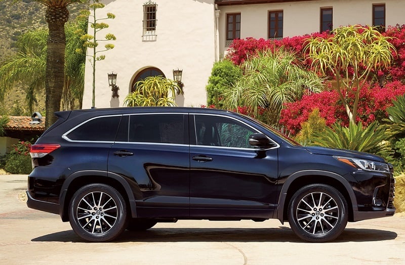 Side view of 2017 Toyota Highlander in black