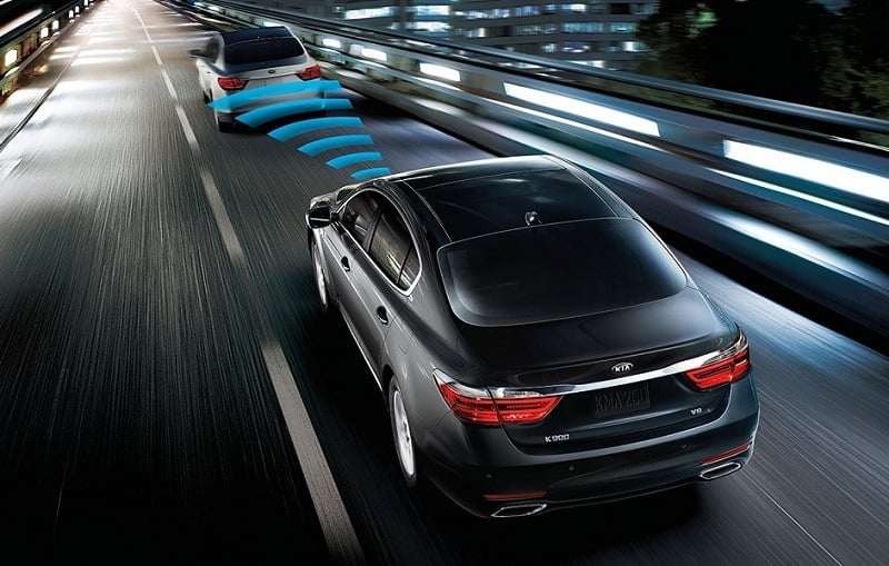 Kia K900 sadvanced smart cruise control shown in visualization