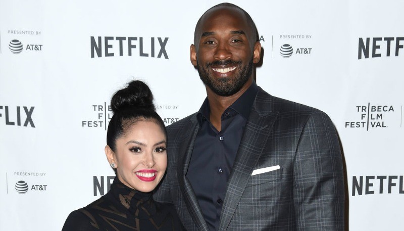 Kobe and Vanessa Bryant are posing together on the red carpet.