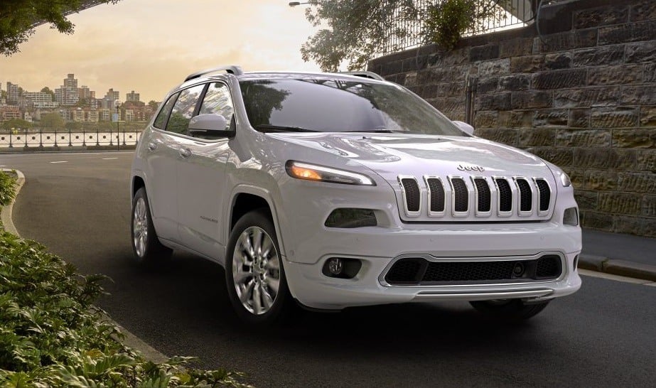 View of 2017 Jeep Cherokee Overland in white