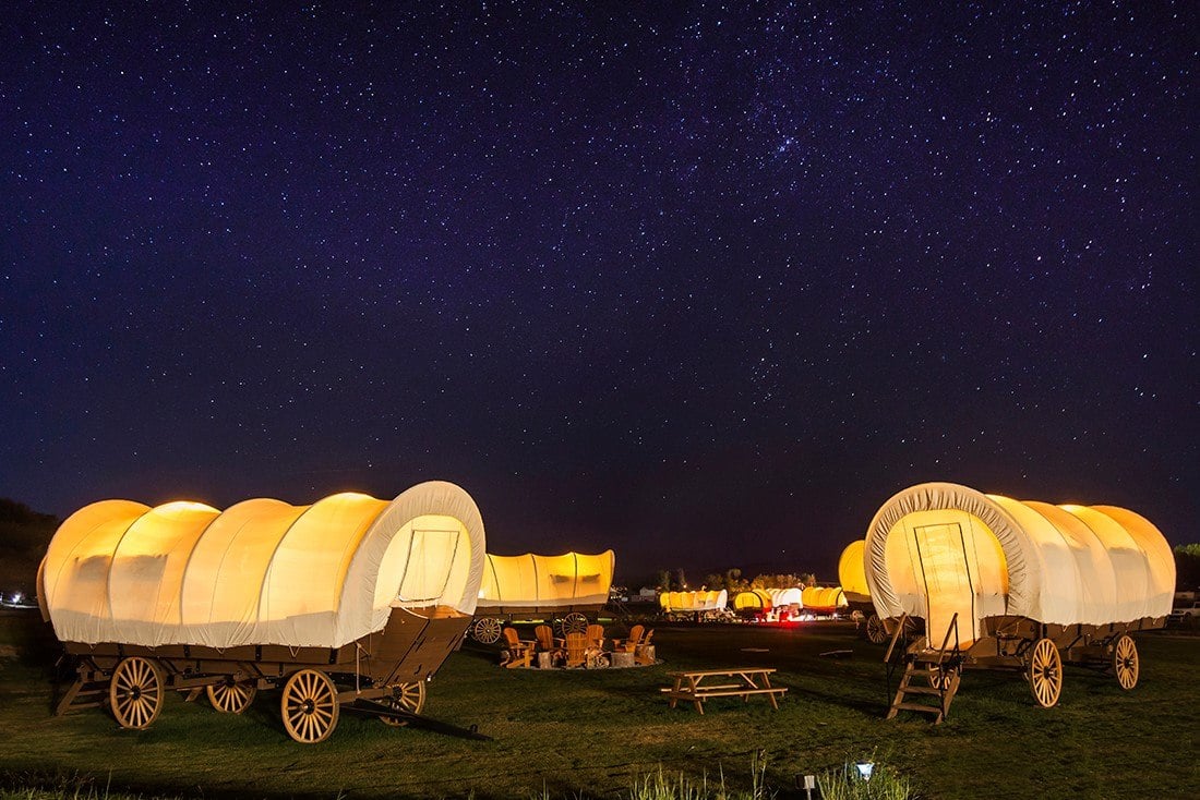 Campsite of covered wagons 