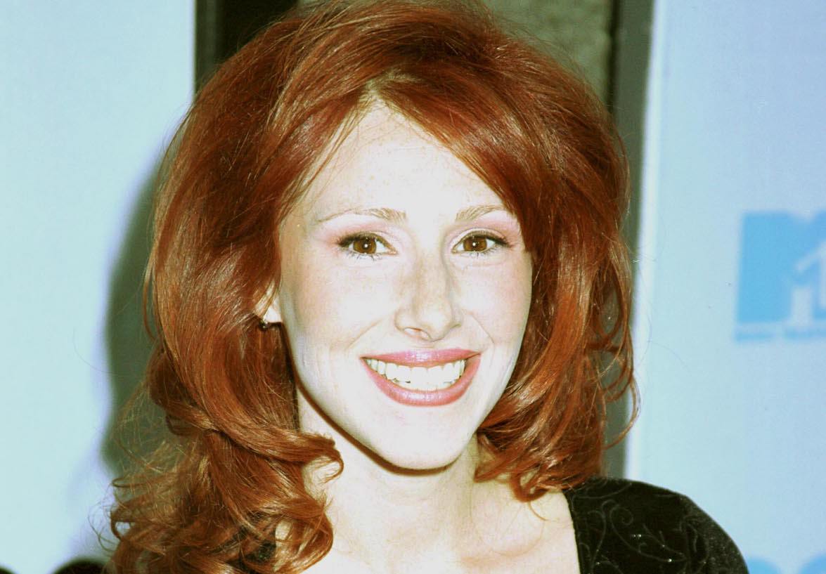 Tiffany smiles on the red carpet at the 2000 MTV Movie Awards.