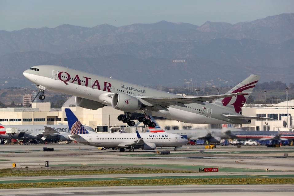 Qatar Airways Boeing 777-200 airplane Los Angeles International Airport