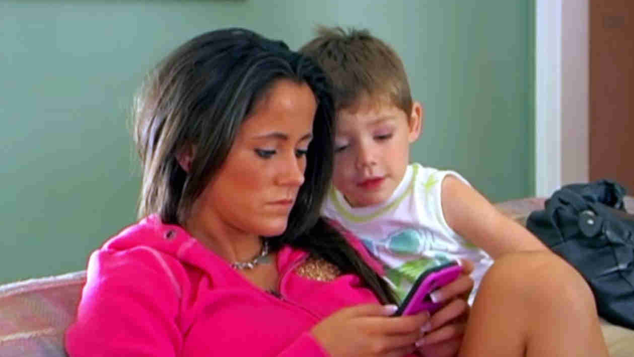 Jenelle looks at her phone as Jace looks over her shoulder