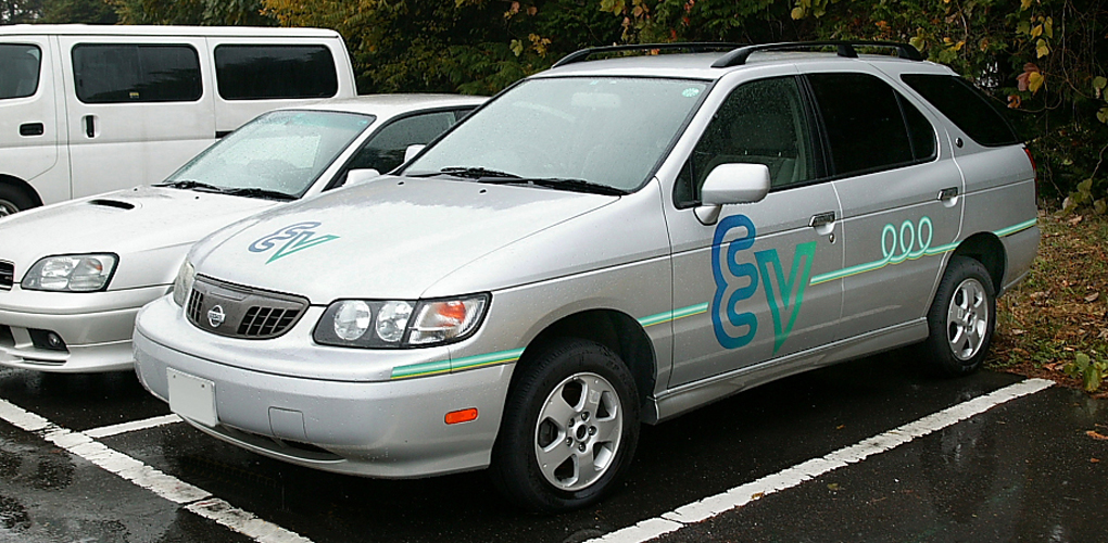 Nissan r nessa 2000