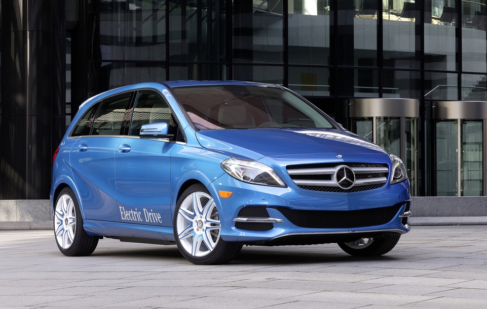 Fron three-quarter view of passenger side of Mercedes B-Class electric vehicle