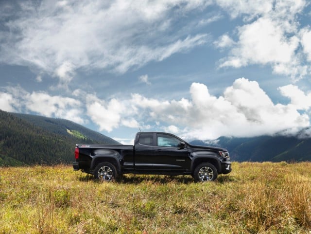 2015-Chevrolet-ColoradoZ71-013-medium