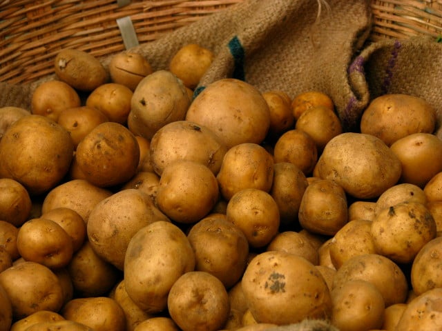 Source: http://commons.wikimedia.org/wiki/File:India_-_Koyambedu_Market_-_Potatoes_01_(3987050638).jpg