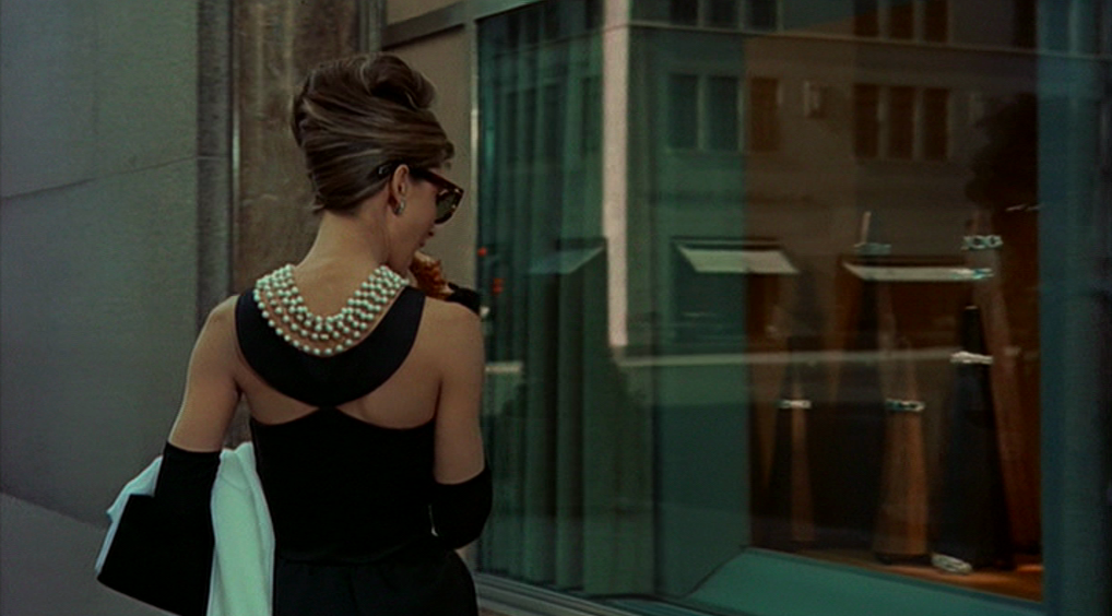 source: http://classiq.me/wp-content/uploads/2013/08/Audrey-Hepburns-style-in-Breakfast-at-Tiffanys.png