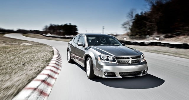 2013-avenger-exterior-18-inch-wheels-hood-to-fender-stripes