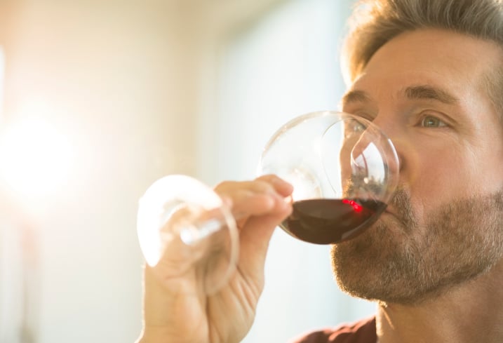 Want to Be Fit in Middle Age? Moderate Drinking Can Help