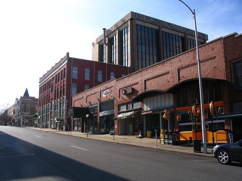 800px-Block_Street_Fayetteville_Arkansas.jpg