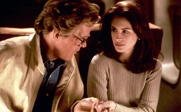 Nick Nolte and Julia Roberts hold hands in I Love Trouble