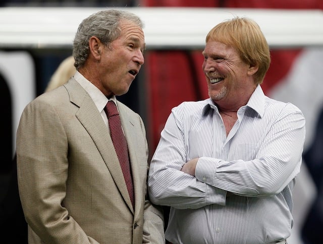 Former President George W. Bush. left, talks with Oakland Raiders owner Mark Daivs