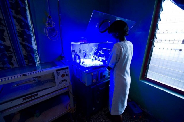 Brilliance jaundice treatment device